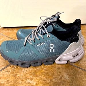 On Running Cloudflyer Waterproof Sneakers Women’s Size 7